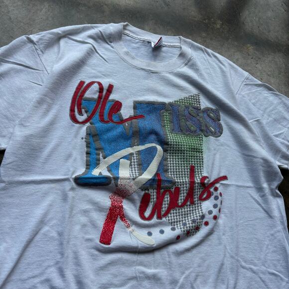 Vintage Early 90s Ole Miss Rebels T-shirt‎ - Picture 2 of 5